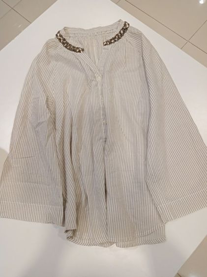 ELLE long sleeve blouse เสื้อเบล้าส์คอวี อก 38 ยาว 23 แขนยาว 22 นิ้วจากไหล่ ช่วงคอตกแต่งด้วยลูกปัดเล็กๆแขนยาวแบบปล่อย มีน้ำตาลอ่อนสีลับขาว รูปที่ 13