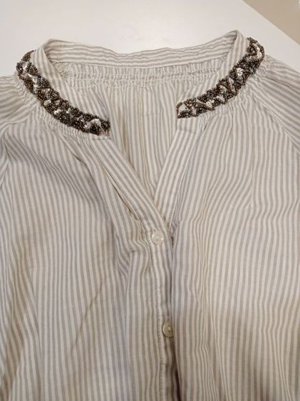 ELLE long sleeve blouse เสื้อเบล้าส์คอวี อก 38 ยาว 23 แขนยาว 22 นิ้วจากไหล่ ช่วงคอตกแต่งด้วยลูกปัดเล็กๆแขนยาวแบบปล่อย มีน้ำตาลอ่อนสีลับขาว รูปที่ 15