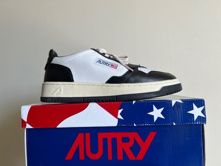 รองเท้าผ้าใบ หนังแท้ UK 6.5 | EU 40 | US 7 ดำ Autry Sneakers Man Medalist low White and Black
