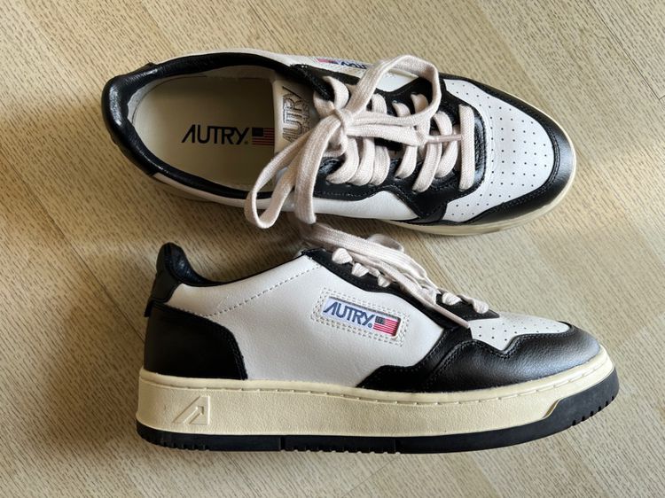 Autry Sneakers Man Medalist low White and Black รูปที่ 3