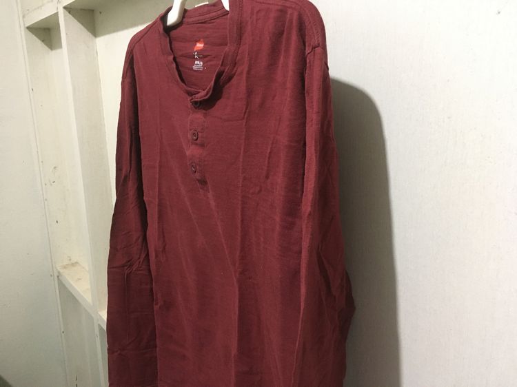 เสื้อยืด Henley(เฮนรี่) แขนยาว แบรนด์ Hanes สีแดงเลือดหมู รูปที่ 5