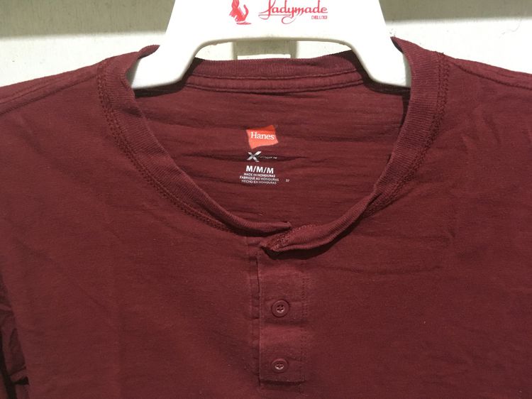 เสื้อยืด Henley(เฮนรี่) แขนยาว แบรนด์ Hanes สีแดงเลือดหมู รูปที่ 3
