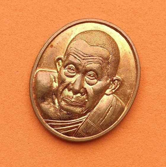 เหรียญ ครูบาหม่อนเจ้าดวงดี ยติโก วัดบ้านฟ่อน เชียงใหม่ ปี 2558 เนื้อทองแดง สูง 2.6 เซน รูปที่ 3