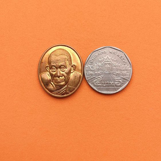 เหรียญ ครูบาหม่อนเจ้าดวงดี ยติโก วัดบ้านฟ่อน เชียงใหม่ ปี 2558 เนื้อทองแดง สูง 2.6 เซน รูปที่ 5