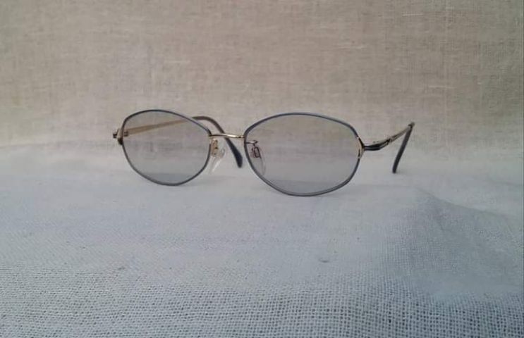แว่นตาออสเตรียแฮนด์คราฟท์ SILHOUETTE 'ซิลูเอตต์' กรอบไทเทเนียมบริสุทธิ์สีทอง ขลิบสีฟ้าคอร์นฟลาวเวอร์  เลนส์ออโต้ โฟโตโครมิก โพลีคาร์บอเนต สีเทา–สว่าง...Authentic Vintage SILHOUETTE handcrafted in Japan
 รูปที่ 10