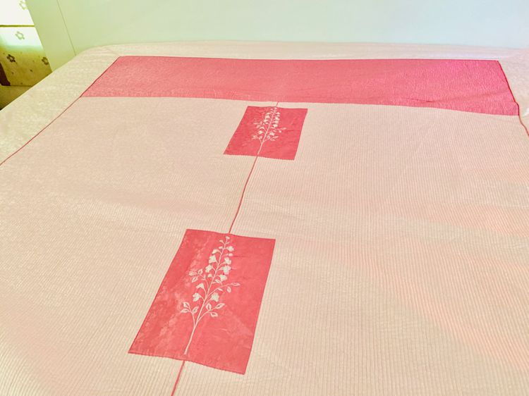 ผ้าปูที่นอนรัดมุม (แบบหนา) ขนาด 6ฟุต ผ้าแพรสีชมพูทูโทนปักลายดอก (สินค้าหายาก) มือสองสภาพดี สินค้าญี่ปุ่น-เกาหลีแท้ รูปที่ 2