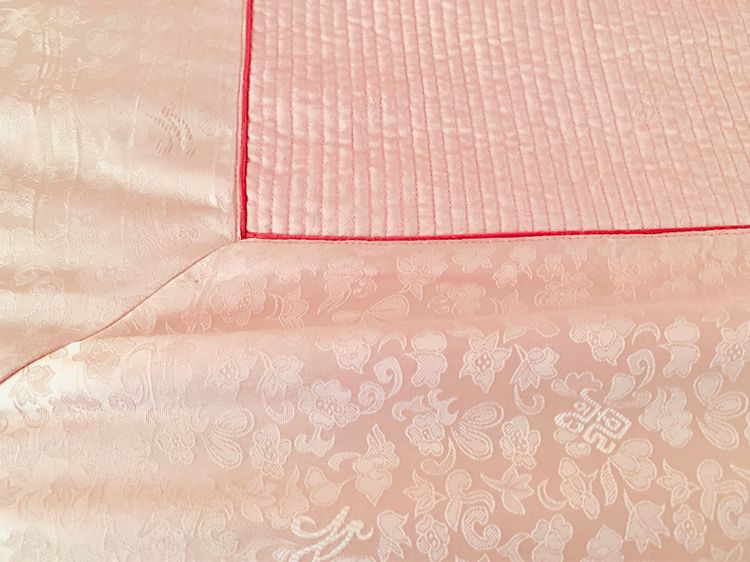 ผ้าปูที่นอนรัดมุม (แบบหนา) ขนาด 6ฟุต ผ้าแพรสีชมพูทูโทนปักลายดอก (สินค้าหายาก) มือสองสภาพดี สินค้าญี่ปุ่น-เกาหลีแท้ รูปที่ 5