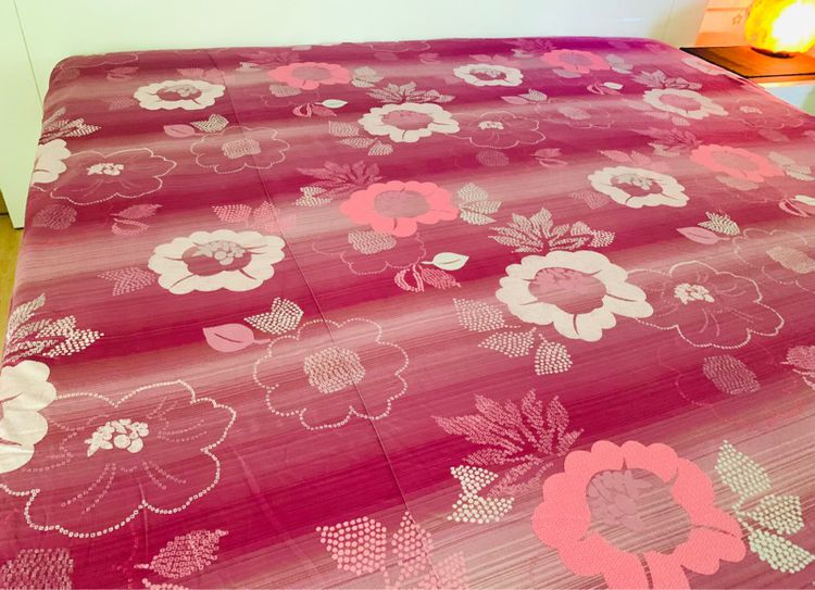 ผ้าปูที่นอนรัดมุม (แบบหนา) ขนาด 6ฟุต สีม่วงลายดอก ยี่ห้อ Paco rabanne (สภาพใหม่) มือสองสภาพดี สินค้าญี่ปุ่น-เกาหลีแท้ รูปที่ 2