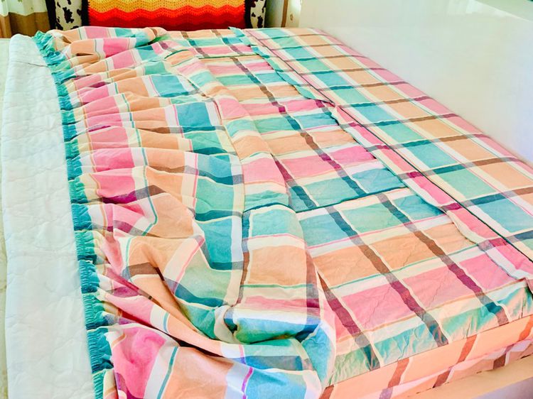 ผ้าปูที่นอนรัดมุม (แบบหนา) ขนาด 6-6.5ฟุต งานลายตารางหลากสี ด้านบนมีระบาย มือสองสภาพดี สินค้าญี่ปุ่น-เกาหลีแท้ รูปที่ 9