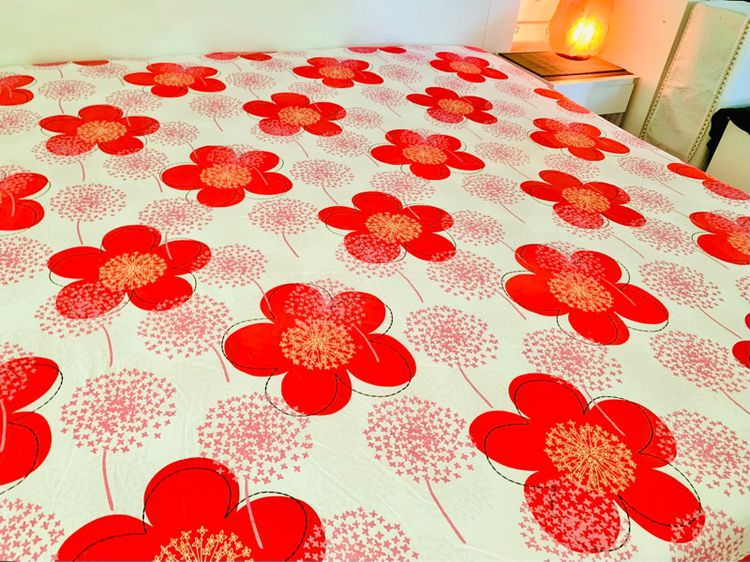 ผ้าปูที่นอนรัดมุม (แบบหนา) ขนาด 6-6.5ฟุต สีขาวลายดอกวินเทจสีแดง (สภาพใหม่) มือสองสภาพดี สินค้าญี่ปุ่น-เกาหลีแท้ รูปที่ 3
