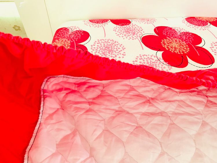 ผ้าปูที่นอนรัดมุม (แบบหนา) ขนาด 6-6.5ฟุต สีขาวลายดอกวินเทจสีแดง (สภาพใหม่) มือสองสภาพดี สินค้าญี่ปุ่น-เกาหลีแท้ รูปที่ 12