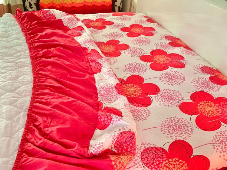 ผ้าปูที่นอนรัดมุม (แบบหนา) ขนาด 6-6.5ฟุต สีขาวลายดอกวินเทจสีแดง (สภาพใหม่) มือสองสภาพดี สินค้าญี่ปุ่น-เกาหลีแท้ รูปที่ 14