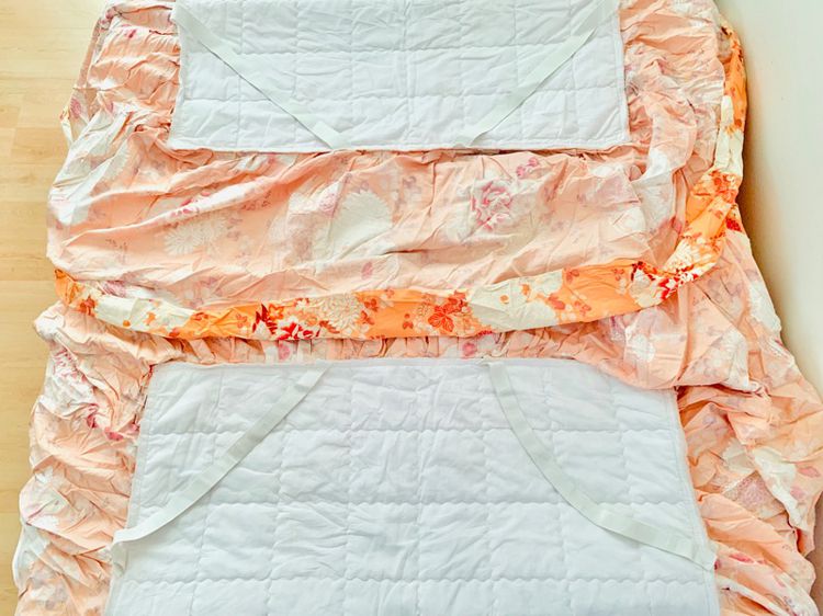 ผ้าคลุมเตียง (กระโปรงเตียง) หรือผ้าปูโต๊ะ-คลุมเฟอร์นิเจอร์ ขนาด 2.5-3ฟุต สีส้มลายดอก มีระบายรอบด้าน มือสองขายตามสภาพ สินค้าญี่ปุ่น-เกาหลีแท้ รูปที่ 9