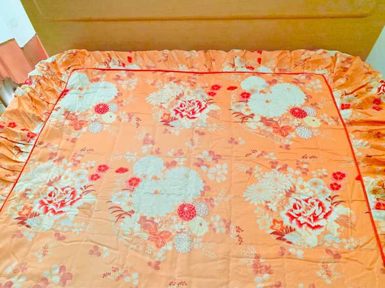 ผ้าคลุมเตียง (กระโปรงเตียง) หรือผ้าปูโต๊ะ-คลุมเฟอร์นิเจอร์ ขนาด 2.5-3ฟุต สีส้มลายดอก มีระบายรอบด้าน มือสองขายตามสภาพ สินค้าญี่ปุ่น-เกาหลีแท้ รูปที่ 2