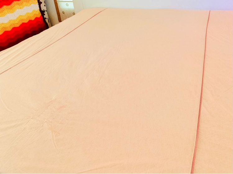 ผ้าคลุมเตียง (กระโปรงเตียง) หรือผ้าปูที่นอน (แบบหนา) ขนาด 5.5-6ฟุต เอิร์ธโทนสีน้ำตาล ด้านล่างปักลาย Minerva (สภาพใหม่) มือสองสภาพดี รูปที่ 2
