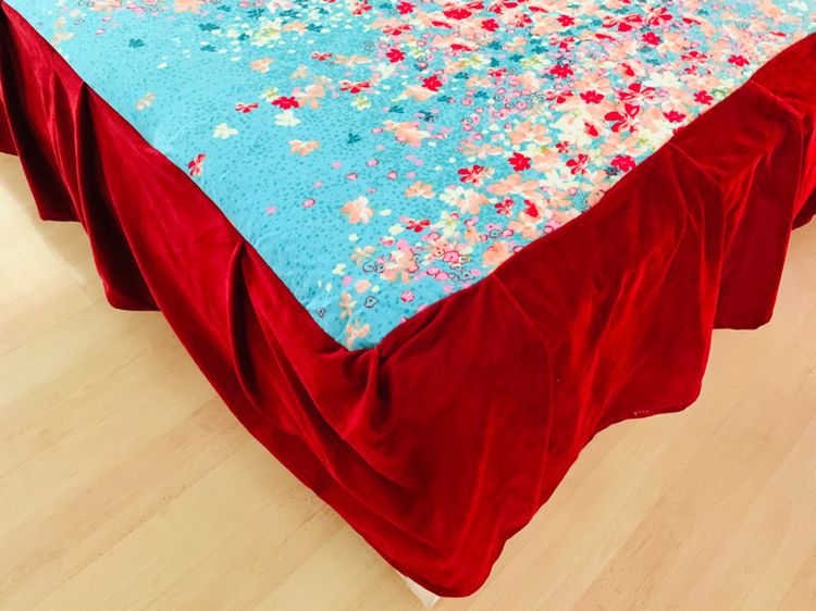 ผ้าคลุมเตียง (กระโปรงเตียง) หรือผ้าปูที่นอน ขนาด 5.5-6ฟุต สีฟ้าลายดอกวินเทจ มือสองสภาพดี สินค้าญี่ปุ่น-เกาหลีแท้ รูปที่ 6
