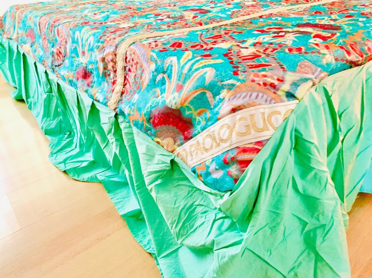 ผ้าคลุมเตียง (กระโปรงเตียง) หรือผ้าปูที่นอน (ผืนใหญ่มาก) ขนาด 6.5-7ฟุต สีเขียวลายวินเทจ ด้านบนมีระบาย ยี่ห้อ PAOLO GUCCI (ใหม่) เกาหลีแท้ รูปที่ 5