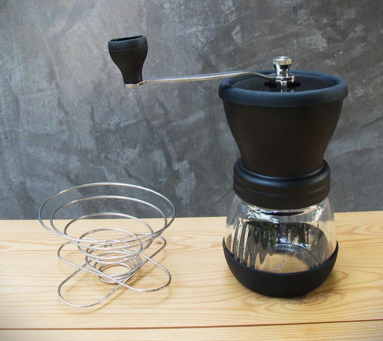 อุปกรณ์ทำเครื่องดื่ม Hario Ceramic coffee mill skerton เครื่องบดเมล็ดกาแฟมือหมุน พร้อมดริปเปอร์พกพา