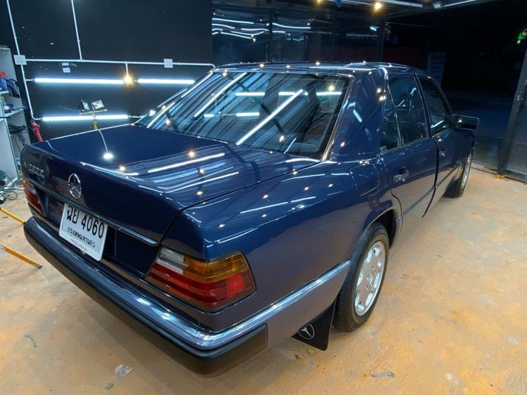 Mercedes-Benz E-Class 1988 E230 Sedan เบนซิน ไม่ติดแก๊ส เกียร์ธรรมดา น้ำเงิน รูปที่ 4