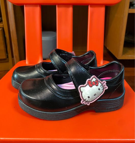 รองเท้านักเรียนหญิง Sanrio Hello Kitty ลิขสิทธิ์แท้  แบบแปะตีนตุ๊กแก รูปที่ 3