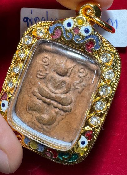 หลวงพ่อปาน วัดบางนมโค พิมพ์สมเด็จทรงไก่หางพวง ในเลี่ยมกรอบทองลงยาพร้อมใช้งาน  รูปที่ 2