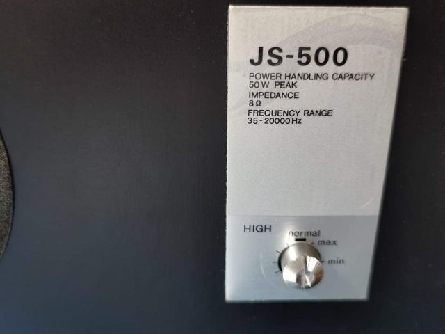 Sale3900บาท VICTOR JS-500 มือสองจากญี่ปุ่น 
power Handling capacity : 50 watts. 
Impedance : 8 Ohms. 
ขนาดวูฟเฟอร์ 10 นิ้ว ทวิสเตอร์ 2 นิ้ว รูปที่ 8