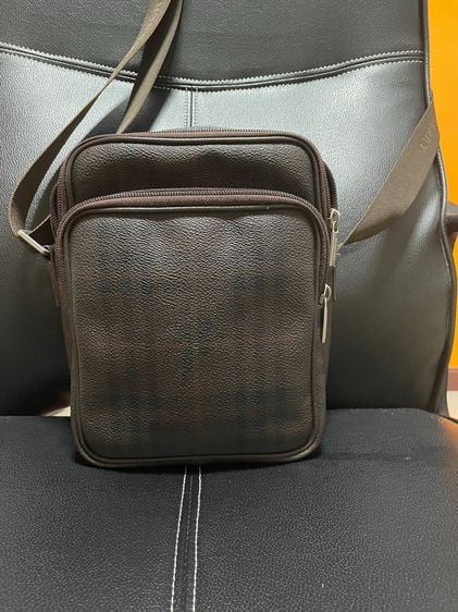 ขายกระเป๋าครอสบอดี้ BURBERRY Brown Vintage Check Canvas messenger bag สีน้ำตาลหนังแคน MADE IN ITALY แท้ขาย4,500บาท