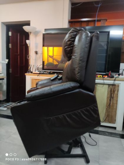 U-Ro Decor Genuine Leather recliner sofa with massage system โซฟาปรับนอนหนังแท้มาพร้อมระบบนวดตัว ถ้ามือ 1 สองหมื่นกว่าครับ
 รูปที่ 8