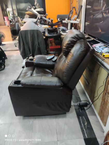 U-Ro Decor Genuine Leather recliner sofa with massage system โซฟาปรับนอนหนังแท้มาพร้อมระบบนวดตัว ถ้ามือ 1 สองหมื่นกว่าครับ
 รูปที่ 7