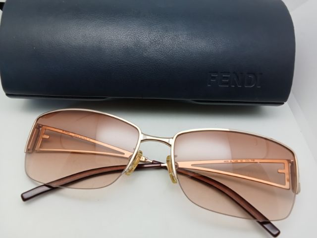 แว่นกันแดด  FENDI  made in italy รูปที่ 2