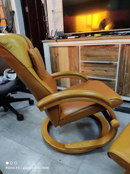 Import Genuine Leather recliner chair Oslo Correction Mandal style เก้าอี้ปรับนอนพร้อมที่วางขางานหนังแท้นำเข้าดีไซน์สวยๆสภาพสมบูรณ์ครับ

 รูปที่ 11
