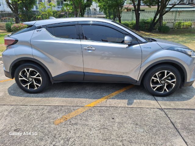 Toyota C-HR 2018 1.8 HV Hi Utility-car ไฮบริด ไม่ติดแก๊ส เกียร์อัตโนมัติ เทา รูปที่ 2