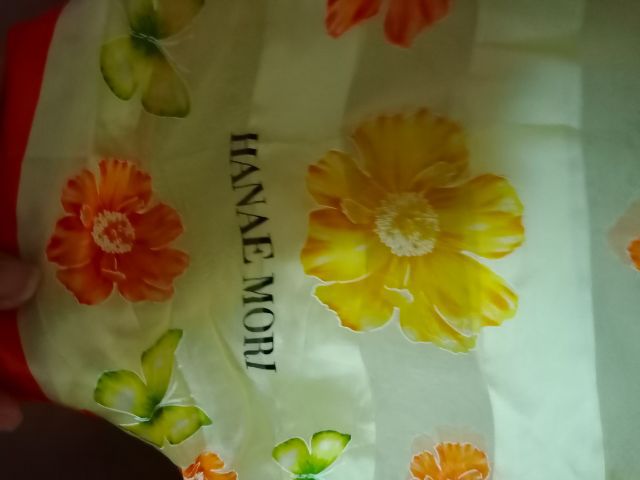 ผ้าพันคอลายดอกส้ม hanae mori รูปที่ 2