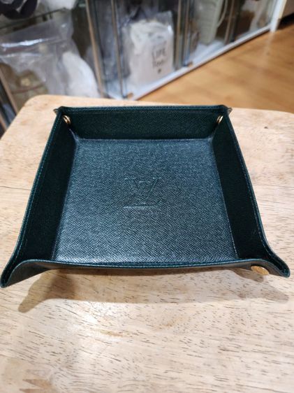 Louis vuitton Jewelry tray in green taiga ของแท้  รูปที่ 4