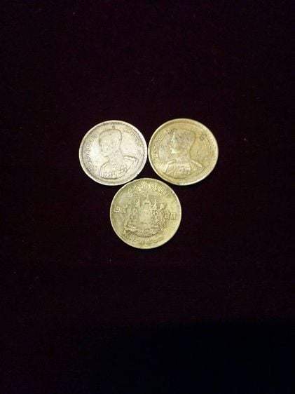 เหรียญ 1 บาท หลังวัดพระแก้ว เหรียญกษาปณ์โลหะสีขาว(ทองแดงผสมนิเกิล)วันที่ประกาศใช้ 9 ธันวาคม พ.ศ.2525เหรียญละ100.- สภาพสวยเดิมเจ้าของเก็บสะสม รูปที่ 7