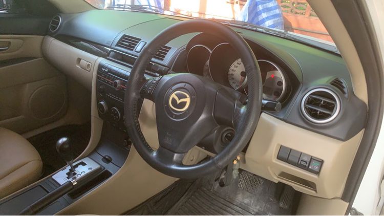 Mazda Mazda3 2010 1.6 V Sedan เบนซิน LPG เกียร์อัตโนมัติ ขาว รูปที่ 3
