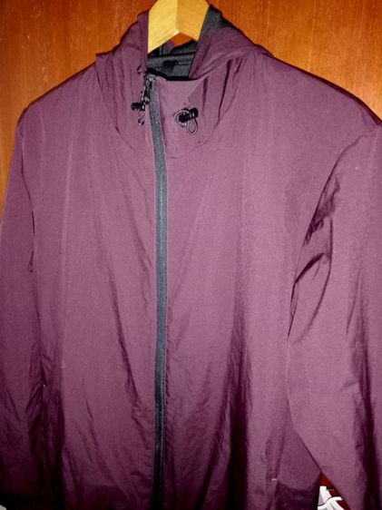 GU jacket with hoodies size L สีแดงเบอร์กันดี้ เสื้อแจ็กเก็ตมีฮู้ด อก 44 ยาว 27 แขน 24 ไหล่กว้าง 6 นิ้ว มีกระเป๋าทั้งซ้ายขวา แขนจั๊ม สภาพดี รูปที่ 2