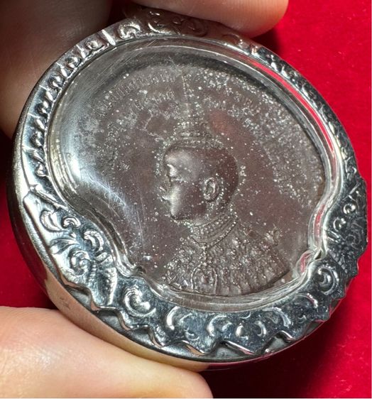 เหรียญที่ระลึกเจ้าฟ้ามหาวชิราวุธ(ร.6) พิธีลงสุพรรณบัตร เนื้อทองแดง ในเลี่ยมกรอบเงิน รูปที่ 16