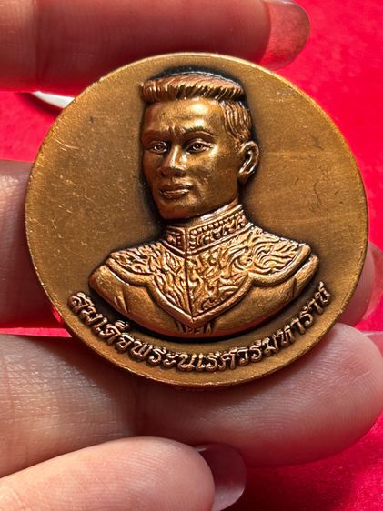 เหรียญจักรพรรด์ สมเด็จพระนเรศวรมหาราช รุ่นชัยชนะ ด้านหลังประทับยันต์มงกุฎพระพุทธเจ้า  หลวงปู่หงษ์ อธิษฐานจิต ปี 2551 เนื้อบรอนซ์ซาติน  รูปที่ 3