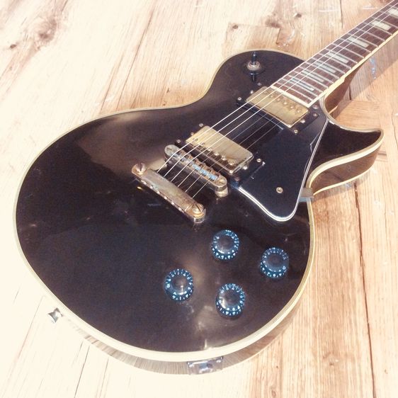กีต้าร์ไฟฟ้า ยี่ห้อ Gibson รุ่น Les Paul มือสองสองสีดำ ราคา 8,000 บาท รูปที่ 3
