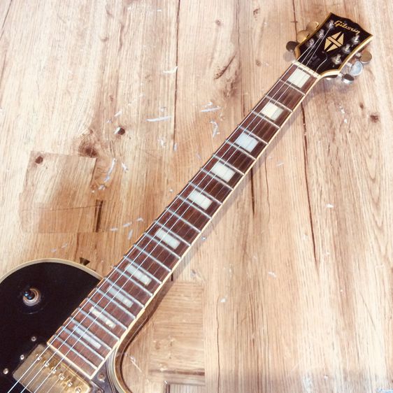 กีต้าร์ไฟฟ้า ยี่ห้อ Gibson รุ่น Les Paul มือสองสองสีดำ ราคา 8,000 บาท รูปที่ 4