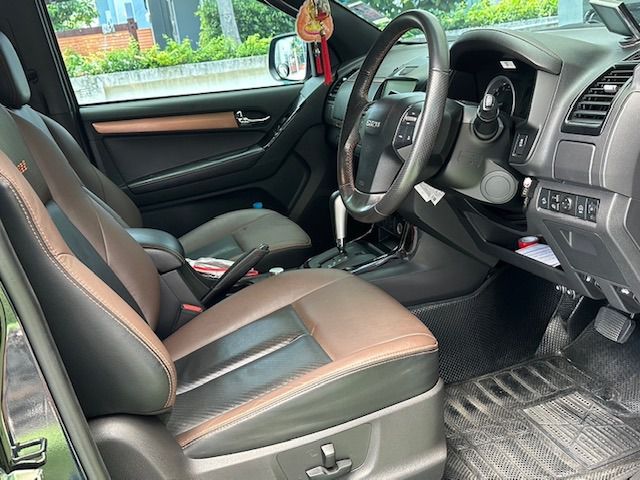 Isuzu D-MAX 2018 3.0 V-Cross Z Prestige 4WD Pickup ดีเซล ไม่ติดแก๊ส เกียร์อัตโนมัติ ดำ รูปที่ 3