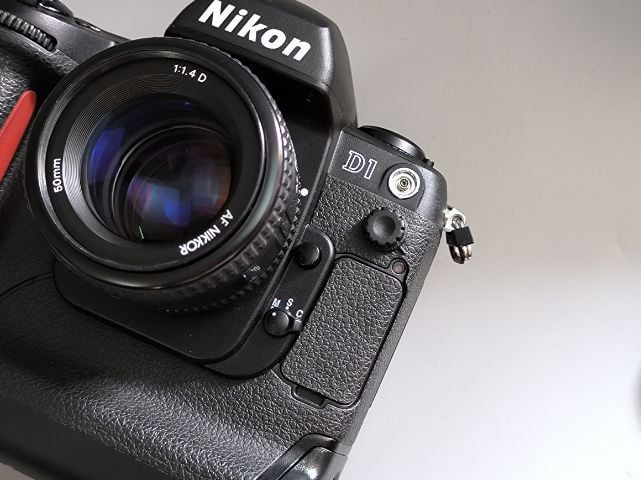 Nikon D1 lens 50mm f1.4D รูปที่ 2