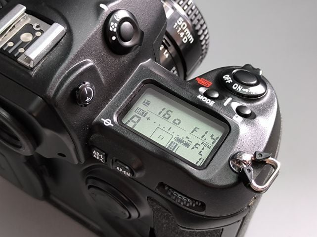 Nikon D1 lens 50mm f1.4D รูปที่ 4