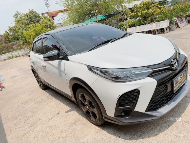 Toyota Yaris 2022 1.2 Sport Hatchback Sedan เบนซิน ไม่ติดแก๊ส เกียร์อัตโนมัติ ขาว รูปที่ 2