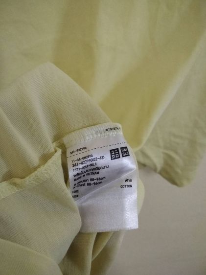 เสื้อยืด ผ้าพื้น Uniqlo สีเหลือง ของแท้  รอบอก 40 ยาว 26  สภาพดีไม่มีขาด รูปที่ 4