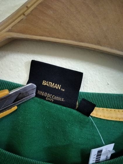 เสื้อ batman สีเขียว ของแท้  รอบอก 45 ยาว 26  สภาพดีไม่มีขาด รูปที่ 4