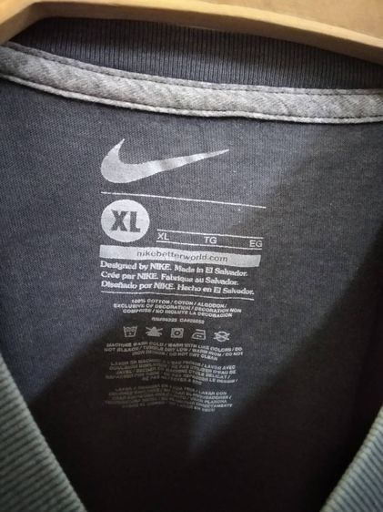 เสื้อยืด Nike เทา ของแท้  รอบอก 39 ยาว 26  สภาพดีไม่มีขาด สีเฟด รูปที่ 3