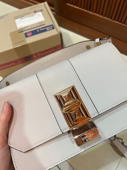 (ใหม่มาก)กระเป๋าแบรนด์ Atreasurebox Layer M สี Ivory ครบกล่อง มีใบเสร็จ รูปที่ 4