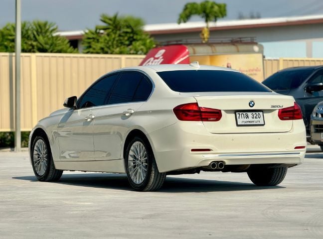 BMW Series 3 2017 320d Sedan ดีเซล ไม่ติดแก๊ส เกียร์อัตโนมัติ ขาว รูปที่ 4